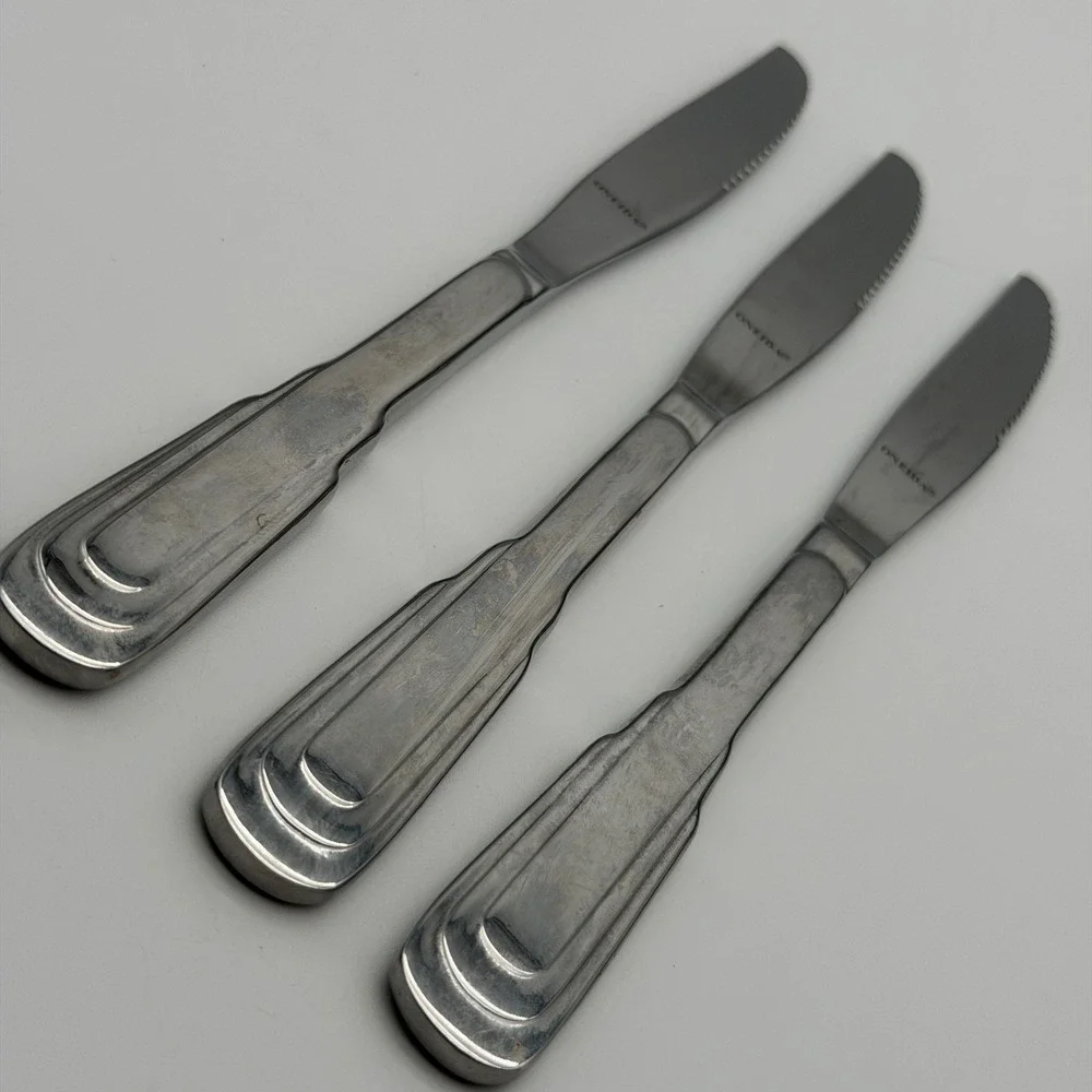 Oneida Stainless Steel Serrated Dinner Knives Set of 3 USA Vintage